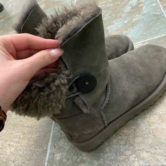Bailey Button Uggs - Picture 3 of 5
